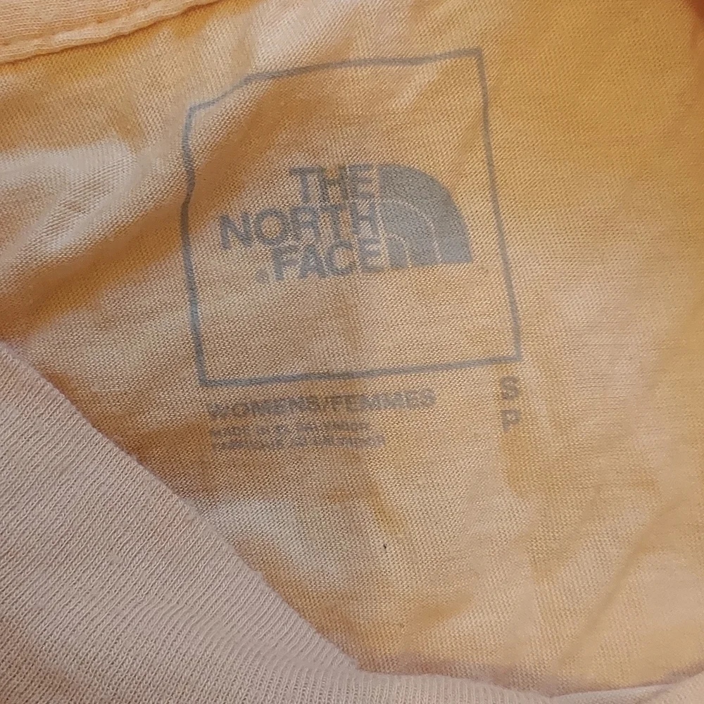 4/$18 The North Face Peach T-Shirt with White Logo - Picture 5 of 5